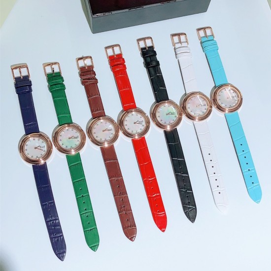 ★实拍 伯爵-PIAGET,时尚石英女款,来自Possession系列诚意推荐,魅力十足的臻品采用瑞士石英机芯,蓝宝石水晶玻璃镜面,表圈可360度旋转,在不经意的旋转之间带来不同的好心情灵动搭配,转动间,专属于你独一无二的个性造型耀目而生有光圈、单排钻和双排钻任性选择!表壳直径34mm厚度8mm。 ★实拍 伯爵-PIAGET,时尚石英女款,来自Possession系列诚意推荐,魅力十足的臻品采用瑞士石英机芯,蓝宝石水晶玻璃镜面,表圈可360度旋转,在不经意的旋转之间带来不同的好心情灵动搭配,转动间,专属于你独一无二的个性造型耀目而生有光圈、单排钻和双排钻任性选择!表壳直径34mm厚度8mm。