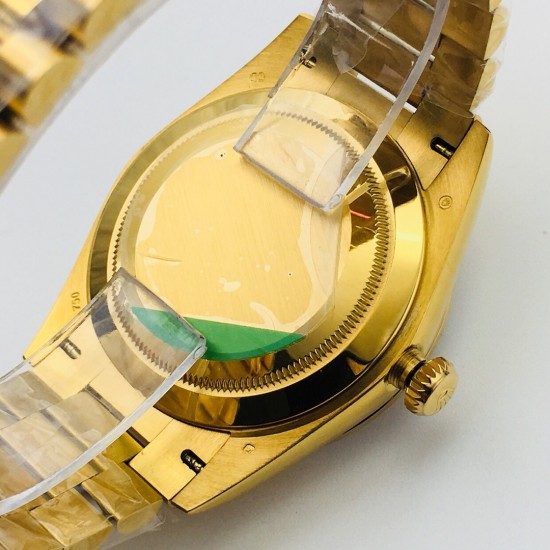 【EW Factory】又添新力作 V2升级版 市场最高版本 劳 力士Rolex星期日志型40MM,精彩细节:1⃣️ 表盘设有18ct金,镶钻石,6及9点钟位置镶方形钻石。2⃣️蚝式表壳结构,一体中层表壳,旋入式底盖及上链表冠。3⃣️结构尺寸厚度同步原装,直径40毫米,厚度为12毫米。4⃣️搭载3255自动上链机芯,快调瞬跳星期日历、做到调时、厚度、结构同步原版。EW匠心之作 欢迎您的品鉴! 【EW Factory】又添新力作 V2升级版 市场最高版本 劳 力士Rolex星期日志型40MM,精彩细节:1⃣️ 表盘设有18ct金,镶钻石,6及9点钟位置镶方形钻石。2⃣️蚝式表壳结构,一体中层表壳,旋入式底盖及上链表冠。3⃣️结构尺寸厚度同步原装,直径40毫米,厚度为12毫米。4⃣️搭载3255自动上链机芯,快调瞬跳星期日历、做到调时、厚度、结构同步原版。EW匠心之作 欢迎您的品鉴!