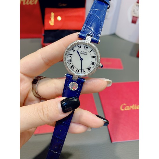 经典永不过时的Cartier卡地亚圆盘中古腕表YYDS❤️一只很复古情结的卡地亚mustbe它来了。30mm表盘大小刚刚好,优雅大方且不失气质的韵味,蓝宝石把头在阳光下依旧纯洁透亮闪耀✨设计大气且耐看,卡地亚罗马文字表盘复古时尚,设计大气且耐看,蓝宝石水晶镜面,表盘两头以简洁的T形金属衔接表带,采用意大利牛皮表带,压鳄鱼纹花色,双面皮透气好,中古美表不仅满满的vintage韵味,酷辣御姐或温柔甜姐都可驾驭的加分款 经典永不过时的Cartier卡地亚圆盘中古腕表YYDS❤️一只很复古情结的卡地亚mustbe它来了。30mm表盘大小刚刚好,优雅大方且不失气质的韵味,蓝宝石把头在阳光下依旧纯洁透亮闪耀✨设计大气且耐看,卡地亚罗马文字表盘复古时尚,设计大气且耐看,蓝宝石水晶镜面,表盘两头以简洁的T形金属衔接表带,采用意大利牛皮表带,压鳄鱼纹花色,双面皮透气好,中古美表不仅满满的vintage韵味,酷辣御姐或温柔甜姐都可驾驭的加分款