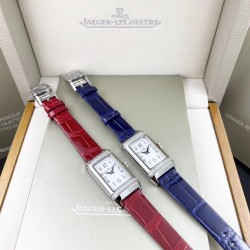 实拍 调美价 积家Jaeger Revers one一号翻转腕表 ！翻转真的是好看到爆炸积家翻转系列3288420 ！低调有历史底蕴！尺寸40.1*20独具一格，进口朗达机芯稳定持久，烧钢蓝指针芳泽无加，午夜蓝色的小牛皮如精灵般俏皮可爱 ，加上原装表扣独特100%的还原度。优雅的气质，精致的翻转结构，精美的做工，腕间璀璨美钻照亮倾心时刻，会让佩戴者赏心悦目，爱不释手。2020大旱望云，愿所有的美好都能如期而至。认准实拍细节！小红书爆款推荐！.鳄鱼皮