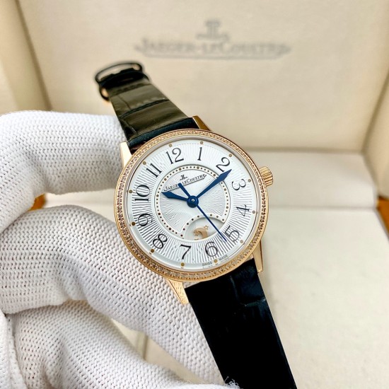 JAEGER-LECOULTRE积家女款RENDEZ-VOUS约会系列。尺寸：29mm搭载日本进口全自动机械机芯  正品版本机芯主版  功能：日夜星晨、时分秒显示功能 ，展现出昼的灿烂与夜的浪漫(刚刚的相遇，[玫瑰]刚刚的缘分，[爱心]刚刚的时间，愿幸福快乐与您相伴)