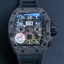 【 RICHARD MILLE 】理查德米勒 RM011-03艺术提升了全新层次，顶级碳纤维壳套 最完美的纹路 最完美的做工 搭载7750大日历 计时 飞返/逆跳多功能ETA7750全自动机械机芯，进口橡胶表带 原装折叠扣，尺寸50X40mm 高端大气上档次 计时腕表，展现着理查品牌的经典内涵，阳光而富有吸引力！全球限量50个7750机 ⚠️请认准独家品质