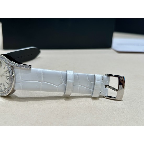 伯爵69Limelight Gala腕表超级版 正品级腕表尺寸32mm有鳄鱼皮表带,绢丝表带,牛皮表带可选运用一流的壳套打磨工艺,诠释伯爵优雅气质。表扣细节工艺,搭配施华洛世奇水钻,偶然一亮,清新脱俗。采用定制版瑞士石英机芯,续航给力,走时稳健,零返修。镶饰60颗明亮式切割钻(约0.92克拉)。表扣镶饰单颗明亮式切割施华洛世奇水钻(约0.01克拉)动人线条衬托优雅气质 伯爵69Limelight Gala腕表超级版 正品级腕表尺寸32mm有鳄鱼皮表带,绢丝表带,牛皮表带可选运用一流的壳套打磨工艺,诠释伯爵优雅气质。表扣细节工艺,搭配施华洛世奇水钻,偶然一亮,清新脱俗。采用定制版瑞士石英机芯,续航给力,走时稳健,零返修。镶饰60颗明亮式切割钻(约0.92克拉)。表扣镶饰单颗明亮式切割施华洛世奇水钻(约0.01克拉)动人线条衬托优雅气质
