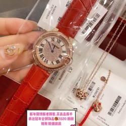 新年特惠送福饰品CARTIER卡卡 ，蓝气球奢华系列，自然光实拍，超美摒弃了现代盛行的繁复华丽的修饰，以经典又潮流的元素重新诠释唯美，高贵气质尽显无漏！打造独家高超品质.11色牛皮表带可选，原装折叠表扣，尺寸：36mm 新年特惠 先到先得