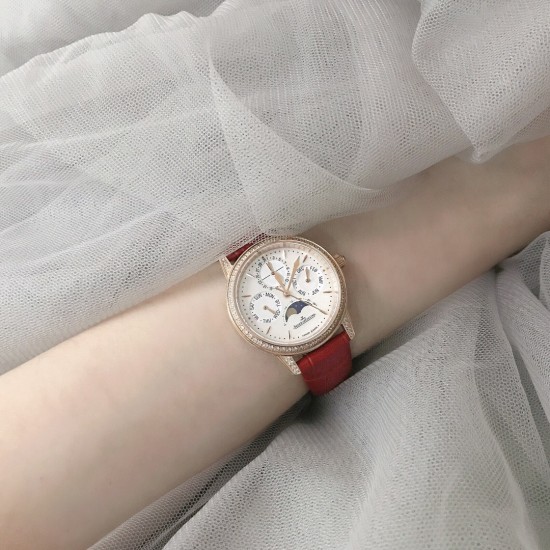实拍 积家约会系列女表，天然贝母面，进口日月星辰石英机芯，蓝宝石镜面，精钢表壳表带，尺寸宽33mm，厚9mm