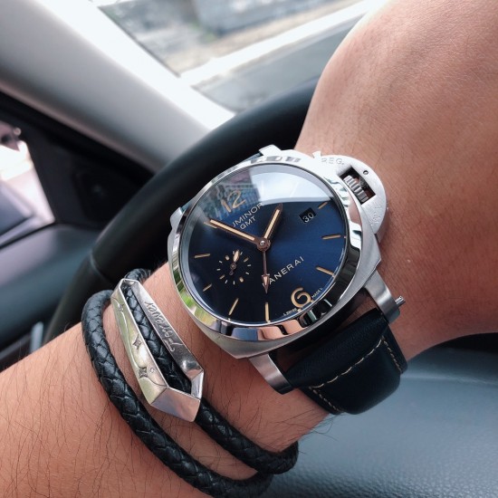 品牌:沛纳海--PANERAI PAM00688 类型:男士顶级腕表 机芯:全自动机械机芯 表壳:316L精钢表壳 镜面:矿物强化玻璃 皮带:进口真牛皮表带 三杰卓越非凡 尽显男士魅力尺寸:直径44mm 厚度16mm。SJ为你精心打造超真实实物图拍摄 让你超真实实物图体验 品牌:沛纳海--PANERAI PAM00688 类型:男士顶级腕表 机芯:全自动机械机芯 表壳:316L精钢表壳 镜面:矿物强化玻璃 皮带:进口真牛皮表带 三杰卓越非凡 尽显男士魅力尺寸:直径44mm 厚度16mm。SJ为你精心打造超真实实物图拍摄 让你超真实实物图体验