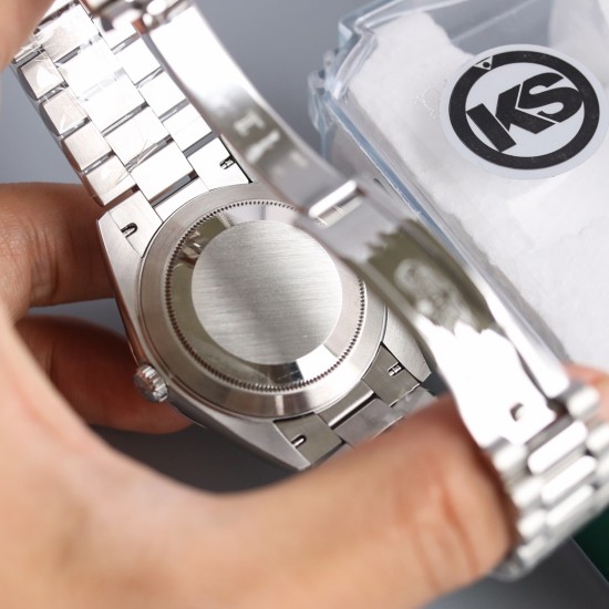 顶级做工KS新品:劳力士 日志 不断提高复刻效果,ROLEX劳力士 间金、间玫、精钢不断改进的钻研精神,特别是五大神器的业界认可,目前销量一直成上升趋势!【尺寸】直径41mm【表镜】抗刮损蓝水晶玻璃,防反光凸透式放大日历窗【表壳】上链表冠,【机芯】稳定复刻2836自动机械机芯、【表带】蚝式三节表链折叠扣,防水大于100米 顶级做工KS新品:劳力士 日志 不断提高复刻效果,ROLEX劳力士 间金、间玫、精钢不断改进的钻研精神,特别是五大神器的业界认可,目前销量一直成上升趋势!【尺寸】直径41mm【表镜】抗刮损蓝水晶玻璃,防反光凸透式放大日历窗【表壳】上链表冠,【机芯】稳定复刻2836自动机械机芯、【表带】蚝式三节表链折叠扣,防水大于100米