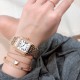 实拍 GF最强女表系列——卡地亚猎豹Panthre de Cartier。华丽而不羁,是Panthre de Cartier猎豹所传达的美学风格。它线条流畅,魅惑动人,柔软服帖于腕间,宛若在肌肤上翩翩起舞。独特的造型彰显成熟优雅、自信动人的女性形象。GF工厂以精湛技艺,原装开模,打造出与正品无异的精美流线表耳,与表壳一体成型。搭载瑞士朗达石英机芯,316L精钢壳套,尺寸:27 x 37毫米,厚度:6毫米,镀银表盘,剑形蓝钢指针,100%三度防水。搭配专柜旅行包装物料。 实拍 GF最强女表系列——卡地亚猎豹Panthre de Cartier。华丽而不羁,是Panthre de Cartier猎豹所传达的美学风格。它线条流畅,魅惑动人,柔软服帖于腕间,宛若在肌肤上翩翩起舞。独特的造型彰显成熟优雅、自信动人的女性形象。GF工厂以精湛技艺,原装开模,打造出与正品无异的精美流线表耳,与表壳一体成型。搭载瑞士朗达石英机芯,316L精钢壳套,尺寸:27 x 37毫米,厚度:6毫米,镀银表盘,剑形蓝钢指针,100%三度防水。搭配专柜旅行包装物料。