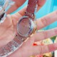 专柜同步发售欧米茄(OMEGA) 【精湛品质-女神专属】-女士精品腕表 碟飞典雅系列 原版复刻1:1,表款堪称是系列中最迷人的表款之一,尽显优雅气质与低调奢华,顶端表壳以316精钢打造,搭载日本进口西铁城机械 零返修 来自进口316钢表带 历经多道工序,防汗水,耐腐蚀 表盘-蓝宝石高清镜面 壳身整体超强立体感 精雕细琢,卓绝技艺 品质保证 尺寸:32mm厚11mm 时尚百搭,精致华贵呈现自然魅力 专柜同步发售欧米茄(OMEGA) 【精湛品质-女神专属】-女士精品腕表 碟飞典雅系列 原版复刻1:1,表款堪称是系列中最迷人的表款之一,尽显优雅气质与低调奢华,顶端表壳以316精钢打造,搭载日本进口西铁城机械 零返修 来自进口316钢表带 历经多道工序,防汗水,耐腐蚀 表盘-蓝宝石高清镜面 壳身整体超强立体感 精雕细琢,卓绝技艺 品质保证 尺寸:32mm厚11mm 时尚百搭,精致华贵呈现自然魅力