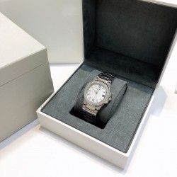 实拍 百达翡丽   鹦鹉系列机芯，瑞士石英女款．直径：32．5mm镜面：顶级蓝宝石镜面  材质：手工镶钻 字面超强夜光。精致表壳，搭配316L精钢带原庄专用扣。