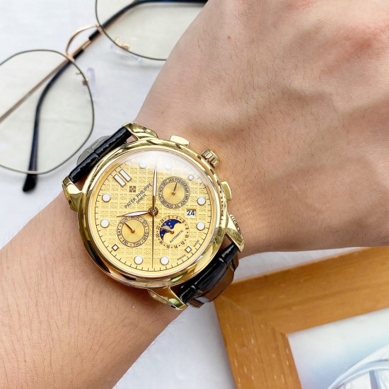 PP最新款式 百达翡丽Patek Philippe 搭配进口9100多功能机芯(零返修)功能(24小时,星期,星辰,月份)进口316精钢!搭配意大利进口小牛皮!原装针扣!尺寸42mm。耐磨防刮蓝宝石玻璃!超强防水50米!简约而不简单!百达翡丽,你值得拥有.实物拍摄品质如一! PP最新款式 百达翡丽Patek Philippe 搭配进口9100多功能机芯(零返修)功能(24小时,星期,星辰,月份)进口316精钢!搭配意大利进口小牛皮!原装针扣!尺寸42mm。耐磨防刮蓝宝石玻璃!超强防水50米!简约而不简单!百达翡丽,你值得拥有.实物拍摄品质如一!