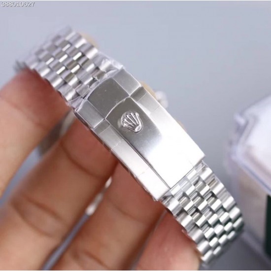 劳力士 日志 不断提高复刻效果,ROLEX劳力士 间金、间玫、精钢不断改进的钻研精神,特别是五大神器的业界认可,目前销量一直成上升趋势!【尺寸】直径41mm【表镜】抗刮损蓝水晶玻璃,防反光凸透式放大日历窗【表壳】上链表冠,【机芯】稳定复刻2836自动机械机芯、【表带】蚝式五节表链折叠扣,防水大于100米商品规格:默认规格 劳力士 日志 不断提高复刻效果,ROLEX劳力士 间金、间玫、精钢不断改进的钻研精神,特别是五大神器的业界认可,目前销量一直成上升趋势!【尺寸】直径41mm【表镜】抗刮损蓝水晶玻璃,防反光凸透式放大日历窗【表壳】上链表冠,【机芯】稳定复刻2836自动机械机芯、【表带】蚝式五节表链折叠扣,防水大于100米商品规格:默认规格
