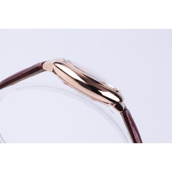 卡地亚蓝气球 CARTIER BallonBleu重磅更新 全新推出原版一档076机芯亮点一:采用原版076专用一档机芯,拔档即停秒调时。机芯摆频每小时28800次,动力储存为48小时,nh05只能放12小时,原版076能放一个周末。走时更加抗震防磁,精准稳定,摆脱nh05时不时修表的烦恼。亮点二:所有配件皆可与原装配件互换,厚度做到33款9.96mm/36款12.05mm,与原装基本保持一致。(所有款式齐全_均配备说明书一卡一码同步专柜防伪及跳码规律_细节处理能与原装相媲美_无惧专柜对比) 卡地亚蓝气球 CARTIER BallonBleu重磅更新 全新推出原版一档076机芯亮点一:采用原版076专用一档机芯,拔档即停秒调时。机芯摆频每小时28800次,动力储存为48小时,nh05只能放12小时,原版076能放一个周末。走时更加抗震防磁,精准稳定,摆脱nh05时不时修表的烦恼。亮点二:所有配件皆可与原装配件互换,厚度做到33款9.96mm/36款12.05mm,与原装基本保持一致。(所有款式齐全_均配备说明书一卡一码同步专柜防伪及跳码规律_细节处理能与原装相媲美_无惧专柜对比)