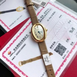 包金卡地亚浴缸系列卡家又一经典之作浴缸系列。实物拿到手的时候大吃一惊，颜值高 ！椭圆外型的感觉正是典雅欧风浴缸形状，这也太好看了吧！相比蓝气球段位要高出不少一会儿观摩下公价便知主要是因为通体包真金……Baignoire浴缸系列腕表，小号表款，石英机芯。精钢包18K黄金表壳。包18K黄金圆珠形表冠，镶嵌一颗凸圆形蓝宝石。镀银表盘，剑形蓝钢指针，蓝宝石水晶镜面。灰褐色鳄鱼皮表带，包18K黄金针扣式表扣。表壳尺寸：32x26毫米厚度：8毫米防水深度3巴（约30米）生活防水