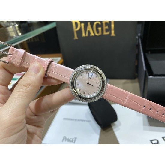 全网女生听我的!买它…❤️。 伯爵“时来运转”顶级奢侈品入门款第一眼看到它的时候我一眼就中,首先是外观设计足够百搭,旋转式表圈可自由转动,外层一圈可来回转动 很有寓意、一起“转动,遇见非凡”。百搭中号34尺寸!上手很秀气,彩色鳄鱼皮可轻松拆卸 看上去就高端,机芯采用瑞士进口石英机芯,螺旋式表圈316L精钢打磨抛光 表面光亮如镜、表盘内圈钻石刻度 11颗⭕️圆形美钻、外圈42颗圆形美钻 全网女生听我的!买它…❤️。 伯爵“时来运转”顶级奢侈品入门款第一眼看到它的时候我一眼就中,首先是外观设计足够百搭,旋转式表圈可自由转动,外层一圈可来回转动 很有寓意、一起“转动,遇见非凡”。百搭中号34尺寸!上手很秀气,彩色鳄鱼皮可轻松拆卸 看上去就高端,机芯采用瑞士进口石英机芯,螺旋式表圈316L精钢打磨抛光 表面光亮如镜、表盘内圈钻石刻度 11颗⭕️圆形美钻、外圈42颗圆形美钻