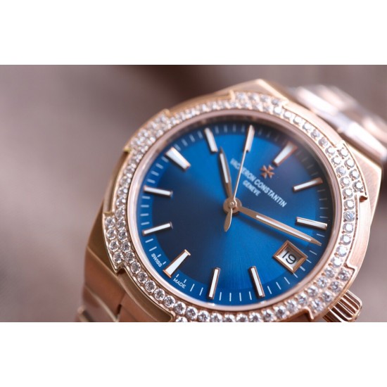 实拍【Vacheron Constantin江诗丹顿】纵横四海系列OVERSEAS女款小号型钢带款——一款极具魅力和旅行精神的女性腕表【表壳】直径36mm适合大部分女性佩戴,84颗圆形切割施华洛水更是钻璀璨夺目 【表盘】简约的大三针设计 旭日纹缎面拉丝的工艺处理 深邃优雅 时标均带白色夜光涂层 【机芯】CITIZEN8系列改Cal.5300机芯(机芯稳定零返修 ) 原装18k纳米镀金质摆陀 实拍【Vacheron Constantin江诗丹顿】纵横四海系列OVERSEAS女款小号型钢带款——一款极具魅力和旅行精神的女性腕表【表壳】直径36mm适合大部分女性佩戴,84颗圆形切割施华洛水更是钻璀璨夺目 【表盘】简约的大三针设计 旭日纹缎面拉丝的工艺处理 深邃优雅 时标均带白色夜光涂层 【机芯】CITIZEN8系列改Cal.5300机芯(机芯稳定零返修 ) 原装18k纳米镀金质摆陀