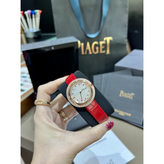 全网女生听我的!买它…❤️伯爵时来运转“新年限定款”本命年色 太好看了88834mm尺寸大小!第一眼看到它的时候我一眼就中,首先是外观设计足够百搭,➕上外层一圈可来回转动 很有寓意、一起“转动,遇见非凡”。上手很秀气,大红色鳄鱼皮可轻松拆卸 看上去就高端,机芯采用瑞士进口石英机芯,螺旋式表圈316L精钢打磨抛光 表面光亮如镜、表盘内圈钻石刻度 11颗⭕️圆形美钻(约0.07克拉)外圈一颗圆形美钻(约0.05克拉) 全网女生听我的!买它…❤️伯爵时来运转“新年限定款”本命年色 太好看了88834mm尺寸大小!第一眼看到它的时候我一眼就中,首先是外观设计足够百搭,➕上外层一圈可来回转动 很有寓意、一起“转动,遇见非凡”。上手很秀气,大红色鳄鱼皮可轻松拆卸 看上去就高端,机芯采用瑞士进口石英机芯,螺旋式表圈316L精钢打磨抛光 表面光亮如镜、表盘内圈钻石刻度 11颗⭕️圆形美钻(约0.07克拉)外圈一颗圆形美钻(约0.05克拉)