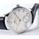 IWC 万国(葡萄牙系列)V3版 IW545408型腕表,简称“琼斯之剑”。正品开模,干练整洁,专为男士打造的腕表。锅盖蓝宝石玻璃,手动上弦的滴答声,背透镶嵌的红宝石,来回摆动的游丝走线,纯粹的机械之美,都让每个狂热的机械爱好者深深着迷!表盘尺寸:44毫米X10机芯类型:手动机㭜系列型号:98295动力储存:46小时表镜材质:兰宝石玻璃表带材质:意大利小牛皮表扣类型:针扣后盖表底:透底功能风格:6位小秒针,纯粹机械之美! IWC 万国(葡萄牙系列)V3版 IW545408型腕表,简称“琼斯之剑”。正品开模,干练整洁,专为男士打造的腕表。锅盖蓝宝石玻璃,手动上弦的滴答声,背透镶嵌的红宝石,来回摆动的游丝走线,纯粹的机械之美,都让每个狂热的机械爱好者深深着迷!表盘尺寸:44毫米X10机芯类型:手动机㭜系列型号:98295动力储存:46小时表镜材质:兰宝石玻璃表带材质:意大利小牛皮表扣类型:针扣后盖表底:透底功能风格:6位小秒针,纯粹机械之美!