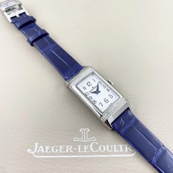 实拍 调美价 积家Jaeger Revers one一号翻转腕表 ！翻转真的是好看到爆炸积家翻转系列3288420 ！低调有历史底蕴！尺寸40.1*20独具一格，进口朗达机芯稳定持久，烧钢蓝指针芳泽无加，午夜蓝色的小牛皮如精灵般俏皮可爱 ，加上原装表扣独特100%的还原度。优雅的气质，精致的翻转结构，精美的做工，腕间璀璨美钻照亮倾心时刻，会让佩戴者赏心悦目，爱不释手。2020大旱望云，愿所有的美好都能如期而至。认准实拍细节！小红书爆款推荐！.鳄鱼皮