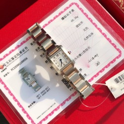 现货！卡家坦克真钻小表，表径25mm*20mm，原装瑞士石英机芯 ，表盘镶嵌11颗VS1.2天然真钻！经过中国GTC检测机构权威认证！给我们的钻表提供坚实有力的保障！卡地亚坦克Tank 系列腕表最早诞生于1917年，其设计理念源自于法国威龙坦克的平行切面，坦克履带形状演化而成的条钢设计，再搭配罗马数字时标，复古而不失内敛。目前出的版本已经是市场最顶配！一些专业玩表的玩家从细节就可以看到！正品完全拆解开模！并用原厂机芯真钻904钢材质！高端奢华。