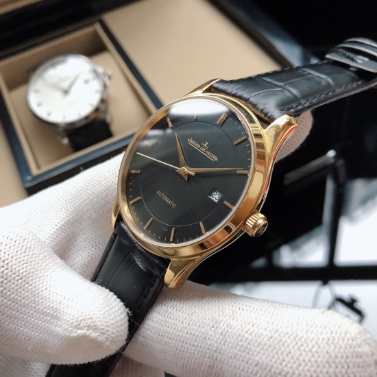 Jaeger-leCoultre Master Ultra Thin 积家J3 超薄多功能大师系列42mm腕表,简洁的线条设计,赏心悦目的表盘。 全新镂空钢蓝指针和表盘,大三针 日历功能。透过玻璃底盖,机芯运行一目了然,搭配原装针扣 表扣!三杰精致推荐男士机械腕表SJ为你精心打造超真实实物图拍摄 让你超真实实物图体验 Jaeger-leCoultre Master Ultra Thin 积家J3 超薄多功能大师系列42mm腕表,简洁的线条设计,赏心悦目的表盘。 全新镂空钢蓝指针和表盘,大三针 日历功能。透过玻璃底盖,机芯运行一目了然,搭配原装针扣 表扣!三杰精致推荐男士机械腕表SJ为你精心打造超真实实物图拍摄 让你超真实实物图体验
