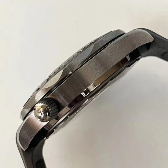 VS 钱包从厚干到薄的墨黑300 PL1 【墨黑海马,桀骜登场】新品 欧米茄 OMEGA 海马系列300米墨黑。表圈、表盘均采用黑色氧化锆1Zr021陶瓷制成。镂空指针及12点位的圆点, 均覆有Super-LumiNova夜光涂层。机芯的运转美态清晰可见。透过采用波纹边缘设计的蓝宝石玻璃表背,可以欣赏到8806定制机芯。 VS 钱包从厚干到薄的墨黑300 PL1 【墨黑海马,桀骜登场】新品 欧米茄 OMEGA 海马系列300米墨黑。表圈、表盘均采用黑色氧化锆1Zr021陶瓷制成。镂空指针及12点位的圆点, 均覆有Super-LumiNova夜光涂层。机芯的运转美态清晰可见。透过采用波纹边缘设计的蓝宝石玻璃表背,可以欣赏到8806定制机芯。