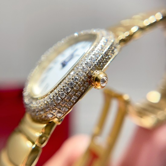 Baignoire de Cartier Small size: W:25mm L:32mmMini size: W:20mm L:25mmBaignoire de Cartier 卡地亚Baignoire1920#浴缸1920系列,进口瑞士石英机芯。316L精钢表壳表链。整体5A莫桑石镶嵌,淬火钢蓝指针,拱形水晶镜面。表壳尺寸:小号尺寸 宽度25mm长度32mmmini尺寸 宽度20mm长度25mm Baignoire de Cartier Small size: W:25mm L:32mmMini size: W:20mm L:25mmBaignoire de Cartier 卡地亚Baignoire1920#浴缸1920系列,进口瑞士石英机芯。316L精钢表壳表链。整体5A莫桑石镶嵌,淬火钢蓝指针,拱形水晶镜面。表壳尺寸:小号尺寸 宽度25mm长度32mmmini尺寸 宽度20mm长度25mm