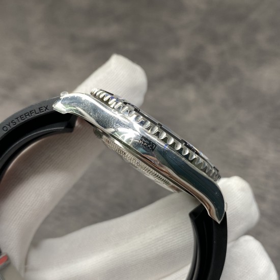 台湾厂2019新款劳力士ROLEX游艇名仕型 客户定制的瑞士eta2824机芯,双向旋转60分钟刻度外圈配哑黑色Cerachrom陶质圈口,凸显抛光立体数字!42mm直径 !新款时针增大,分针缩细,增强了可读性。新款Pyesterflex橡胶表带亦配备蚝式保险扣,人性化二级可剪设计,佩戴稳固从而更加舒适!字面刻度填充进口Chromalight长效果蓝色物料!原装保护胶罩,超级复刻!出货实拍 台湾厂2019新款劳力士ROLEX游艇名仕型 客户定制的瑞士eta2824机芯,双向旋转60分钟刻度外圈配哑黑色Cerachrom陶质圈口,凸显抛光立体数字!42mm直径 !新款时针增大,分针缩细,增强了可读性。新款Pyesterflex橡胶表带亦配备蚝式保险扣,人性化二级可剪设计,佩戴稳固从而更加舒适!字面刻度填充进口Chromalight长效果蓝色物料!原装保护胶罩,超级复刻!出货实拍