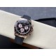 新品!ROLEX 劳力士 迪通拿4131整个系列迎来了全新的改变,具体有以下几点改变:1刻度时标变得更加纤细2计时表盘更加优雅纤细3 六点位增加皇冠标志4陶瓷圈新增金属外圈5表壳新一代表耳有更强的曲线效果6机芯升级从4130升级为41311.表盘所有颜色均与原版一致,无色差!每个时标刻度都精抛倒角打磨的基础上采用铂金电镀做到永久不退色!盘面字体清晰分明立体感十足! 新品!ROLEX 劳力士 迪通拿4131整个系列迎来了全新的改变,具体有以下几点改变:1刻度时标变得更加纤细2计时表盘更加优雅纤细3 六点位增加皇冠标志4陶瓷圈新增金属外圈5表壳新一代表耳有更强的曲线效果6机芯升级从4130升级为41311.表盘所有颜色均与原版一致,无色差!每个时标刻度都精抛倒角打磨的基础上采用铂金电镀做到永久不退色!盘面字体清晰分明立体感十足!
