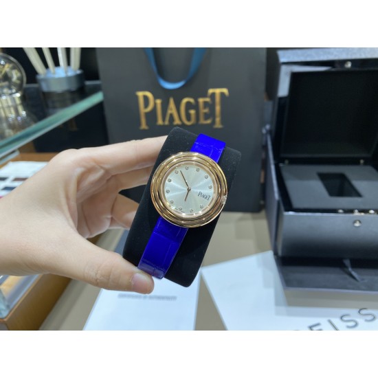 全网女生听我的!买它…❤️。 伯爵“时来运转”顶级奢侈品入门款第一眼看到它的时候我一眼就中,首先是外观设计足够百搭,旋转式表圈可自由转动,外层一圈可来回转动 很有寓意、一起“转动,遇见非凡”。百搭中号34尺寸!上手很秀气,彩色鳄鱼皮可轻松拆卸 看上去就高端,机芯采用瑞士进口石英机芯,螺旋式表圈316L精钢打磨抛光 表面光亮如镜、表盘内圈钻石刻度 11颗⭕️圆形美钻、外圈42颗圆形美钻 全网女生听我的!买它…❤️。 伯爵“时来运转”顶级奢侈品入门款第一眼看到它的时候我一眼就中,首先是外观设计足够百搭,旋转式表圈可自由转动,外层一圈可来回转动 很有寓意、一起“转动,遇见非凡”。百搭中号34尺寸!上手很秀气,彩色鳄鱼皮可轻松拆卸 看上去就高端,机芯采用瑞士进口石英机芯,螺旋式表圈316L精钢打磨抛光 表面光亮如镜、表盘内圈钻石刻度 11颗⭕️圆形美钻、外圈42颗圆形美钻