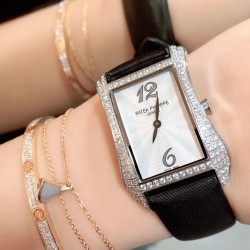 实拍 PATEK PHILIPPE百达翡丽系列 女士腕表（白金表壳搭配沙丁布带，表圈镶嵌天然锆石，蓝宝石玻璃，搭载瑞士石英机芯，尺寸30*34*7毫米）