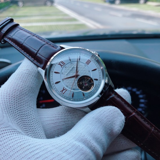 SJ出品 品牌:百达翡丽-PATEK PHILIPPE Z2 精品男士腕表,简约三针搭配飞轮设计,316精钢表壳,采用进口全自动机械机芯(超准走时)尺寸:40mm厚12mm,顶级进口牛皮表带,装配原装针扣 A级水晶镜面 三杰精致推荐男士精品机械腕表 精致传承真实效果 SJ品质的保证 SJ出品 品牌:百达翡丽-PATEK PHILIPPE Z2 精品男士腕表,简约三针搭配飞轮设计,316精钢表壳,采用进口全自动机械机芯(超准走时)尺寸:40mm厚12mm,顶级进口牛皮表带,装配原装针扣 A级水晶镜面 三杰精致推荐男士精品机械腕表 精致传承真实效果 SJ品质的保证