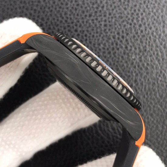 劳力士Rolex Daytona翡翠夜光全碳纤维GMT横空出世 这款获得天文台认证的首款全碳纤维GMT搭载2836全自动机械 蓝宝石抗刮损水晶镜面 碳纤维字面 完美复刻 原装同步橡树胶带 原装扣 更加柔软舒适 方便佩戴 爱不释手的劳力士GMT 品不完的一劳永逸!!! 劳力士Rolex Daytona翡翠夜光全碳纤维GMT横空出世 这款获得天文台认证的首款全碳纤维GMT搭载2836全自动机械 蓝宝石抗刮损水晶镜面 碳纤维字面 完美复刻 原装同步橡树胶带 原装扣 更加柔软舒适 方便佩戴 爱不释手的劳力士GMT 品不完的一劳永逸!!!