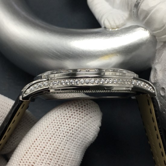VSF Factory狠货推荐 原版复刻 ⌚️江诗丹顿传袭系列 新款奢华满天星 型号82760/000G-9952男士腕表!1.表壳用316L精钢加电白金工艺,特别闪烁靓丽,施华路世奇水晶钻手工镶钻工艺!2.搭配双卜永不刮花蓝宝石玻璃镜面!3.标配纯手工意大利鳄鱼皮表带!4.搭配日本进口9⃣️0⃣️1⃣️5⃣️机芯机械(零返修)每小时振频次数28800,动力储存4⃣️0⃣️小时!VSF诚意之作 匠心独运,完美演绎,值得你拥有! VSF Factory狠货推荐 原版复刻 ⌚️江诗丹顿传袭系列 新款奢华满天星 型号82760/000G-9952男士腕表!1.表壳用316L精钢加电白金工艺,特别闪烁靓丽,施华路世奇水晶钻手工镶钻工艺!2.搭配双卜永不刮花蓝宝石玻璃镜面!3.标配纯手工意大利鳄鱼皮表带!4.搭配日本进口9⃣️0⃣️1⃣️5⃣️机芯机械(零返修)每小时振频次数28800,动力储存4⃣️0⃣️小时!VSF诚意之作 匠心独运,完美演绎,值得你拥有!