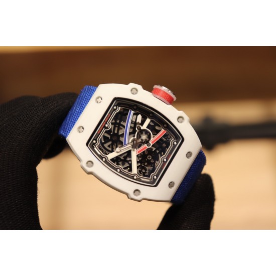 理查德米勒 Richard Mille RM67-02跳高之王冠军款 1:1精准开模 采用100%的(NTPT碳纤维/陶瓷材料)制造 形成表壳上的特殊纹理 搭载原装西铁城全自动机械机芯 摆幅28800 无论壳身大小零散小件也是精心设计 技术成熟并独具动感的线条设计优点 搭配特色尼龙表带 尺寸48X42mm!!! 理查德米勒 Richard Mille RM67-02跳高之王冠军款 1:1精准开模 采用100%的(NTPT碳纤维/陶瓷材料)制造 形成表壳上的特殊纹理 搭载原装西铁城全自动机械机芯 摆幅28800 无论壳身大小零散小件也是精心设计 技术成熟并独具动感的线条设计优点 搭配特色尼龙表带 尺寸48X42mm!!!