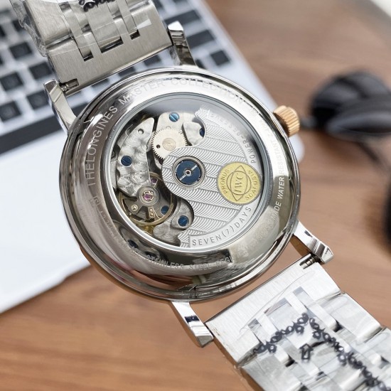 实物拍摄品牌：万国-IWC  类型：[酷]男士腕表表壳：316精钢（做工优质）表带：进口真牛皮/316精钢(两种可选)机芯：高级定制全自动机械机芯（走时稳定）玻璃：高级强化镀膜镜面尺寸：直径40mm，厚度12mm