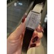 伯爵-piaget-G0A33091女士腕表，水桶形的表壳别具一格，独特的绢布表带搭配原版针扣，完美结合，尽显奢华时尚气质。原装瑞士机芯，316L精钢表壳，度18k白金和玫瑰金，尺寸27x38mm备受喜爱、值得拥有[机智][耶]实物超美