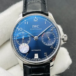 【ZF Factory2023墙裂推荐 销量神器】V5升级版 IWC万国葡7－葡萄牙系列七日链 ！1⃣️搭载定制版C.52010自动机械机芯！2⃣️独立小秒针，真动能指示！3⃣️蓝宝石玻璃镜面！4⃣️定制版意大利牛皮表带，原装扣子！5⃣️直径42毫米！ZF出品 必属精品 欢迎您的品鉴！