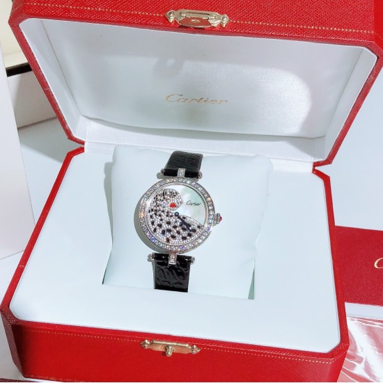 实拍 卡地亚-Cartier，狠货来袭，全真镶钻字面，瑞士石英机芯，加厚蓝宝石镜面[强]搭配美洲鳄鱼皮带[耶]尺寸35mm，超级漂亮、时尚不容错过