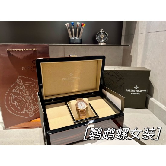 百达翡丽运动优雅鹦鹉螺女款腕表P强势来袭!细节说明1⃣️搭配定制版9015机改Cal.324sc自动机芯,动能储存45小时,振频28800每小时!2⃣️316L定制级人体工程学表带!3⃣️腕表尺寸35.2MM,与原装一致!4⃣️镶嵌56颗施华洛世奇水晶钻与正品钻石数量一致 !5⃣️表镜双面防眩目蓝宝石水晶玻璃。6⃣️字面色泽均与正品一致!“没人能拥有百达翡丽,只不过为下一代保管而已。”优雅大气 完美演绎职场女性的时尚品味,在优雅之余又不失强悍霸气。匠心力作 欢迎您的品鉴! 百达翡丽运动优雅鹦鹉螺女款腕表P强势来袭!细节说明1⃣️搭配定制版9015机改Cal.324sc自动机芯,动能储存45小时,振频28800每小时!2⃣️316L定制级人体工程学表带!3⃣️腕表尺寸35.2MM,与原装一致!4⃣️镶嵌56颗施华洛世奇水晶钻与正品钻石数量一致 !5⃣️表镜双面防眩目蓝宝石水晶玻璃。6⃣️字面色泽均与正品一致!“没人能拥有百达翡丽,只不过为下一代保管而已。”优雅大气 完美演绎职场女性的时尚品味,在优雅之余又不失强悍霸气。匠心力作 欢迎您的品鉴!
