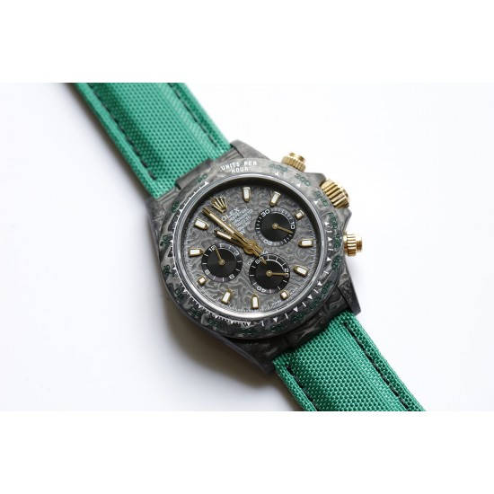 劳力士Rolex Daytona全碳纤维宇宙计时迪通拿横空出世 这款获得瑞士天文台认证的首款全碳纤迪通拿搭载全自动计时7750机械机芯 均调校测试 表盘配蜗形小秒针盘 蓝宝石抗刮损水晶镜面 碳纤维字面 完美复刻 原装同步魔术贴帆布带/橡树胶带 原装扣 更加柔软舒适 方便佩戴 爱不释手的劳力士迪通拿 品不完的一劳永逸!!! 劳力士Rolex Daytona全碳纤维宇宙计时迪通拿横空出世 这款获得瑞士天文台认证的首款全碳纤迪通拿搭载全自动计时7750机械机芯 均调校测试 表盘配蜗形小秒针盘 蓝宝石抗刮损水晶镜面 碳纤维字面 完美复刻 原装同步魔术贴帆布带/橡树胶带 原装扣 更加柔软舒适 方便佩戴 爱不释手的劳力士迪通拿 品不完的一劳永逸!!!