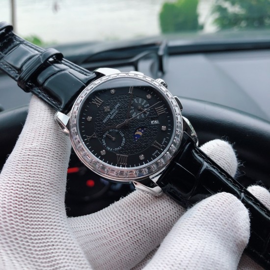 百达翡丽 Patek Philippe 搭配进口9100多功能机芯(0返修)功能(24小时,星期,星辰,月份)进口316精钢!搭配意大利进口小牛皮!原装折叠扣!尺寸42mm。耐磨防刮蓝宝石玻璃!超强防水50米!简约而不简单!你永远无法拥有一块百达翡丽,你只是在替你的后代保管他. ( 慎重承诺 : 产品实物光泽手感更佳精湛 字盘刻度栩栩如生 壳套工艺都是宗师级别轻身检验 加上新时代机器高技锻造 上手震撼尊贵非凡。你值得拥有! 三杰精致推荐男士多功能机械腕表 SJ为你精心挑选超真实实物图拍摄 百达翡丽 Patek Philippe 搭配进口9100多功能机芯(0返修)功能(24小时,星期,星辰,月份)进口316精钢!搭配意大利进口小牛皮!原装折叠扣!尺寸42mm。耐磨防刮蓝宝石玻璃!超强防水50米!简约而不简单!你永远无法拥有一块百达翡丽,你只是在替你的后代保管他. ( 慎重承诺 : 产品实物光泽手感更佳精湛 字盘刻度栩栩如生 壳套工艺都是宗师级别轻身检验 加上新时代机器高技锻造 上手震撼尊贵非凡。你值得拥有! 三杰精致推荐男士多功能机械腕表 SJ为你精心挑选超真实实物图拍摄
