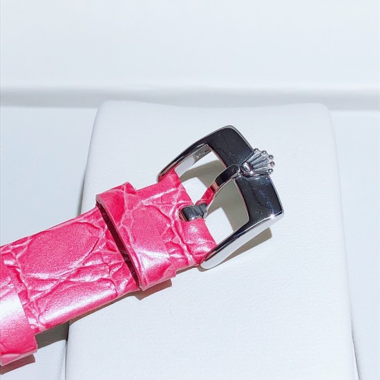实拍 劳力士2020新品女性腕表 高级腕表ROLEX,一见倾心。劳力士切利尼女款奢华版惊艳上市,表面镶嵌12颗施洛华世奇彩钻,蕴意生命多姿多彩。表盘32尺寸,适配所有女神的手腕。手表搭载进口9015机芯,厚度仅为8毫米,足够薄,让您佩戴更舒适! 实拍 劳力士2020新品女性腕表 高级腕表ROLEX,一见倾心。劳力士切利尼女款奢华版惊艳上市,表面镶嵌12颗施洛华世奇彩钻,蕴意生命多姿多彩。表盘32尺寸,适配所有女神的手腕。手表搭载进口9015机芯,厚度仅为8毫米,足够薄,让您佩戴更舒适!