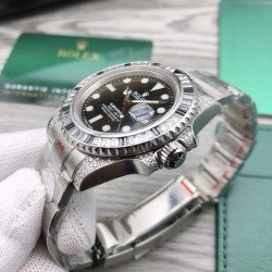 ROLEX Submarine 水鬼钻石系列  3135机芯 ROLEX劳力士SUB水鬼系列不断提高复刻效果，精钢不断改进的钻研精神，特别是五大神器的业界认可，目前销量一直成上升趋势！尺寸：40mm表镜：抗刮损蓝水晶玻璃，防反光凸透式放大日历窗！表壳：上链表冠，旋入式三扣锁三重防水系统！机芯：Cal.3135自动机械机芯！表带：蚝式三节表链！表扣：折叠扣，超强夜光，防水大于100米！SF出品 附带全套原版配置包括(保修卡 正品说明书)