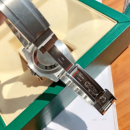 劳力士ROLX#BLAKEN现量版,全球只有25个.最高炒到28万还要提前几个月定。来我这里绝对为您省钱.当佩奇碰到劳力士.粉水诞生.40mm表盘.配上万人迷的公主粉 公主心十足。采用eta-2836机芯.全自动机械.单导向外圈.防水300米.仿刮花蓝宝石镜面.904精钢表带.摺叠蚝式保险扣!配专柜包装.送她有面子非人为损坏终身保修 劳力士ROLX#BLAKEN现量版,全球只有25个.最高炒到28万还要提前几个月定。来我这里绝对为您省钱.当佩奇碰到劳力士.粉水诞生.40mm表盘.配上万人迷的公主粉 公主心十足。采用eta-2836机芯.全自动机械.单导向外圈.防水300米.仿刮花蓝宝石镜面.904精钢表带.摺叠蚝式保险扣!配专柜包装.送她有面子非人为损坏终身保修