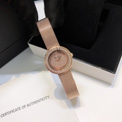 最新作 美妙绝伦 爱不释手伯爵-PIAGPOSESSION系列 完美品相，360度可旋转耀眼钻圈，时来运转好寓意，满钻镶嵌，高端大气，这款高级女士皮带腕表以Posession系列的标志性旋转圆环为灵感，搭配璀璨钻石彰显标志性风格 进口瑞士机芯，蓝宝石水晶玻璃，采用原装针式表扣佩戴方便！尺寸:29mm 「MX实拍」