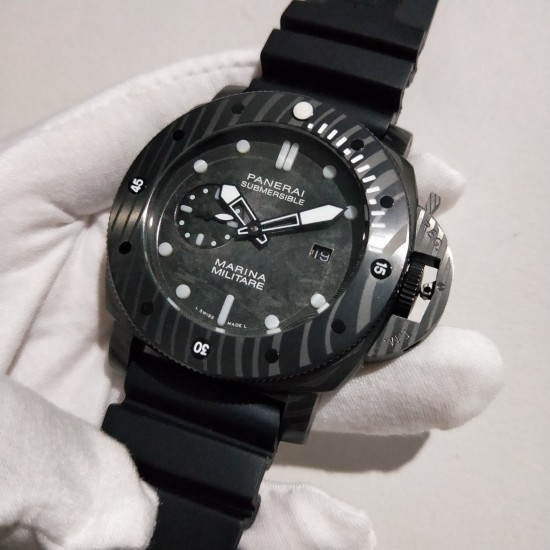 沛纳海新款,SUBMERSIBLE 潜行系列,型号PAM0979,直径47mm,厚度15mm,仿carbotech碳纤维复合材质钢壳,矿物质强化玻璃,单向旋转表圈,舒适硅胶带,装配全自动机芯。至臻精品,尽显男士魅力!欢迎转载 沛纳海新款,SUBMERSIBLE 潜行系列,型号PAM0979,直径47mm,厚度15mm,仿carbotech碳纤维复合材质钢壳,矿物质强化玻璃,单向旋转表圈,舒适硅胶带,装配全自动机芯。至臻精品,尽显男士魅力!欢迎转载