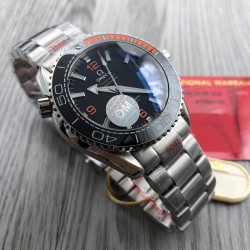 OM 欧米茄 OMEGA PQ1 海洋宇宙600米“四分之一橙”！搭载1:1开模8900 VS自产一体机芯，稳定翻修少！表盘与正品一致采用进口原料陶瓷精制而成，平整光滑，没有气泡和粉粒！ 时分秒指针：长度 与正品一致刚好到字钉边缘！圈口4分之一橙刻度位置采用天然橡胶，手感细腻，平整干净。OM 出货实拍