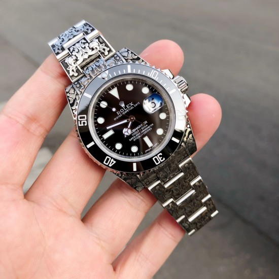 玩到极致是一种什么样的体验?劳力士经典水鬼与手工雕金工艺相结合,多少玩家梦寐以求的手表纹身,今天!它来了。整表采用904L精钢材质,搭载V13 3135机芯,持续动能72小时。蓝宝石镜面加(翠绿 亮黑)陶瓷圈点缀白金刻度。所有配件可原厂互换。整表手工雕刻唐草为主的精美图案,精致立体,鬼斧神工。产量极少,接受预订 玩到极致是一种什么样的体验?劳力士经典水鬼与手工雕金工艺相结合,多少玩家梦寐以求的手表纹身,今天!它来了。整表采用904L精钢材质,搭载V13 3135机芯,持续动能72小时。蓝宝石镜面加(翠绿 亮黑)陶瓷圈点缀白金刻度。所有配件可原厂互换。整表手工雕刻唐草为主的精美图案,精致立体,鬼斧神工。产量极少,接受预订
