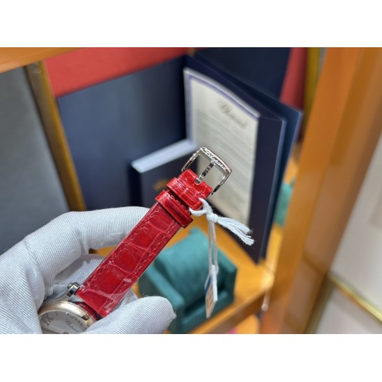 NR 实拍 最新配色 特别款 最强副本萧邦CHOPARD快乐钻系列(原版开模)「小号33mm 」历时一年多研发终于面世,在蓝气球已经是女士标配的时代 萧邦快乐钻系列女表脱颖而出,成为时尚界追捧的一股潮流!【 Factory HAPPY DIMION系列】此款不但能凸显出钻石的高贵而且更是「女神」最渴望拥有腕表之一 轻松出席各种场合不会出现「同款尴尬」【表带】标配美洲鳄鱼皮 【机芯】采用TOP级2892机芯,每颗机芯都经由制表师的精调细选,确保带来稳定可靠的精准走时。绝世精品!图为33尺寸 NR 实拍 最新配色 特别款 最强副本萧邦CHOPARD快乐钻系列(原版开模)「小号33mm 」历时一年多研发终于面世,在蓝气球已经是女士标配的时代 萧邦快乐钻系列女表脱颖而出,成为时尚界追捧的一股潮流!【 Factory HAPPY DIMION系列】此款不但能凸显出钻石的高贵而且更是「女神」最渴望拥有腕表之一 轻松出席各种场合不会出现「同款尴尬」【表带】标配美洲鳄鱼皮 【机芯】采用TOP级2892机芯,每颗机芯都经由制表师的精调细选,确保带来稳定可靠的精准走时。绝世精品!图为33尺寸